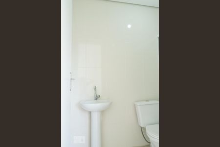 Banheiro de casa de condomínio para alugar com 1 quarto, 35m² em Vila Mazzei, São Paulo