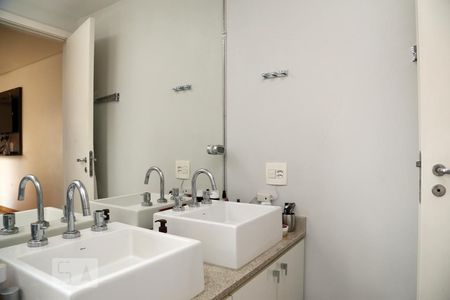 Apartamento à venda com 129m², 3 quartos e 2 vagasBanheiro da Suíte 1