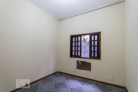 Quarto 1 de casa para alugar com 3 quartos, 90m² em Taquara, Rio de Janeiro