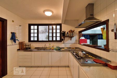 Casa à venda com 436m², 4 quartos e 5 vagas Casa à venda com 436m², 4 quartos e 5 vagasCozinha