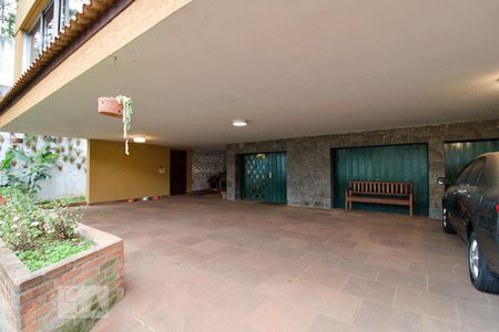 Casa à venda com 436m², 4 quartos e 5 vagas Casa à venda com 436m², 4 quartos e 5 vagasGaragem