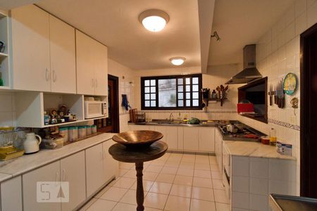 Casa à venda com 436m², 4 quartos e 5 vagas Casa à venda com 436m², 4 quartos e 5 vagasCozinha