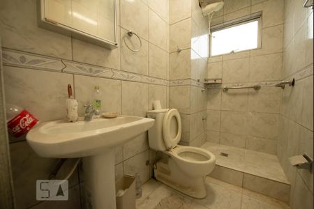 Banheiro de apartamento à venda com 2 quartos, 65m² em Vila Nova, Porto Alegre