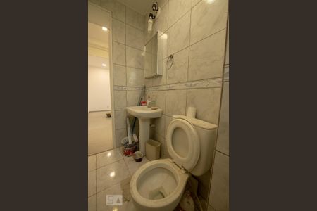 Banheiro de apartamento à venda com 2 quartos, 65m² em Vila Nova, Porto Alegre