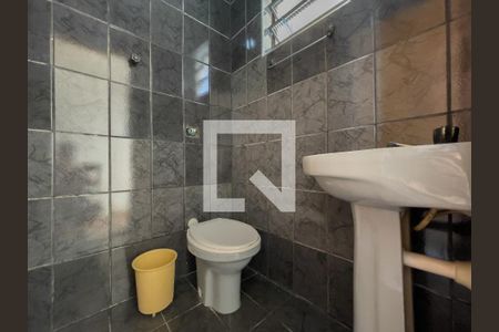 Casa à venda com 300m², 2 quartos e 8 vagasBanheiro de Serviço