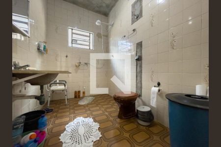 Casa à venda com 300m², 2 quartos e 8 vagasBanheiro