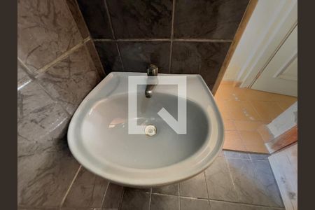 Casa à venda com 300m², 2 quartos e 8 vagasBanheiro de Serviço