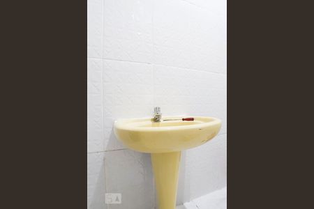 Casa à venda com 30m², 1 quarto e sem vaga Casa à venda com 30m², 1 quarto e sem vagaBanheiro