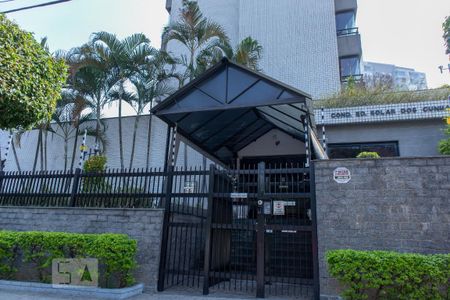 Apartamento à venda com 100m², 3 quartos e 3 vagasFachada