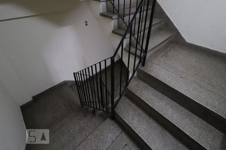 Apartamento à venda com 60m², 2 quartos e 1 vagaEscada
