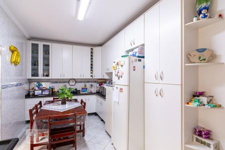 Casa para alugar com 380m², 2 quartos e 2 vagasCozinha