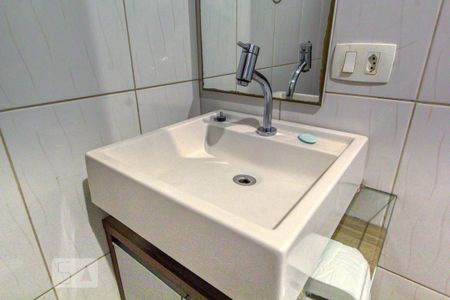 Banheiro - detalhe de apartamento para alugar com 2 quartos, 70m² em Bigorrilho, Curitiba