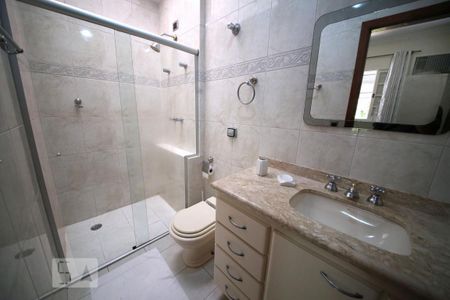 Casa à venda com 350m², 3 quartos e 4 vagasSuíte 2 - Banheiro