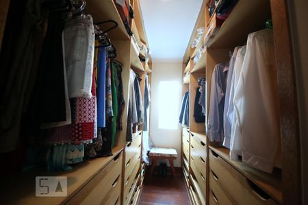 Casa à venda com 350m², 3 quartos e 4 vagasSuíte 3 - Closet