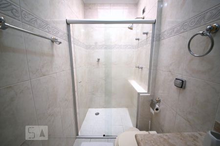 Casa à venda com 350m², 3 quartos e 4 vagasSuíte 2 - Banheiro