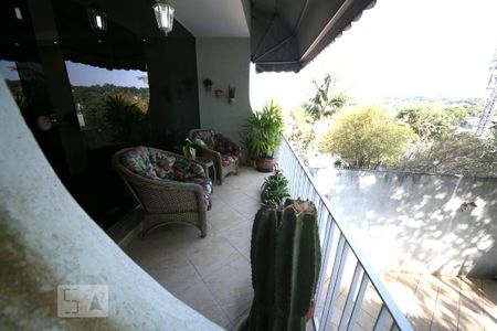 Casa à venda com 350m², 3 quartos e 4 vagasTerrraçol
