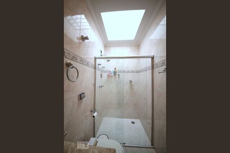 Casa à venda com 350m², 3 quartos e 4 vagasSuíte 1 - Banheiro