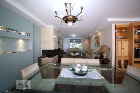 Sala de casa à venda com 3 quartos, 350m² em Brooklin Paulista, São Paulo