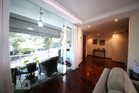 Casa à venda com 350m², 3 quartos e 4 vagasTerraço - Entrada