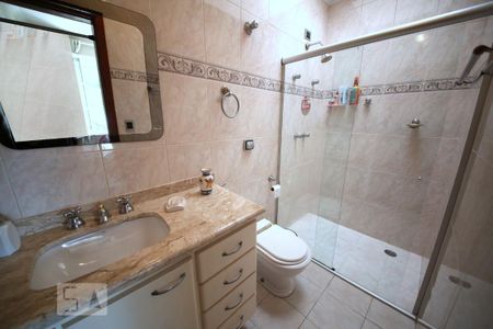 Casa à venda com 350m², 3 quartos e 4 vagasSuíte 1 - Banheiro