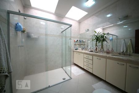 Casa à venda com 350m², 3 quartos e 4 vagasSuíte 3 - Banheiro