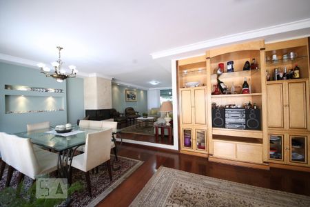 Casa à venda com 350m², 3 quartos e 4 vagasSala