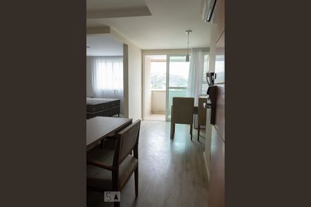 Sala de apartamento para alugar com 1 quarto, 35m² em Campo Grande, Rio de Janeiro