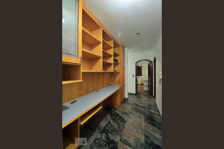 Casa à venda com 300m², 4 quartos e 4 vagasCorredor