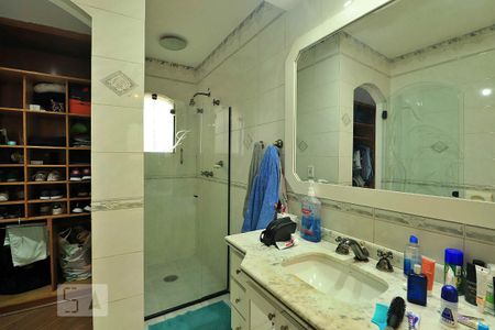 Casa à venda com 300m², 4 quartos e 4 vagasBanheiro da Suíte 4