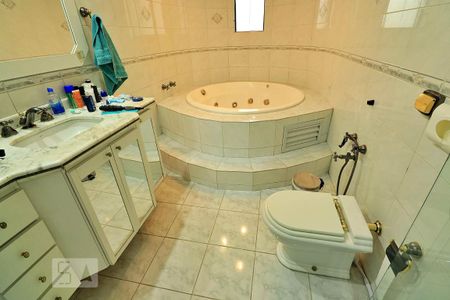 Casa à venda com 300m², 4 quartos e 4 vagasBanheiro da Suíte 4