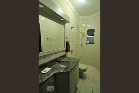 Casa à venda com 300m², 4 quartos e 4 vagasBanheiro de Serviço