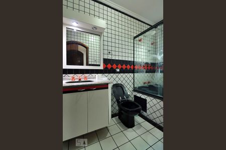 Casa à venda com 300m², 4 quartos e 4 vagasBanheiro da Suíte 3