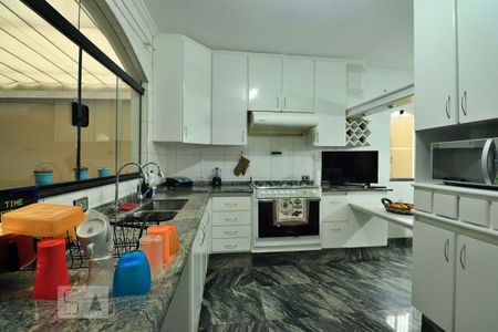 Casa à venda com 300m², 4 quartos e 4 vagasCozinha