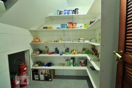 Casa à venda com 300m², 4 quartos e 4 vagasDespensa da Cozinha