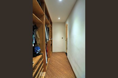 Casa à venda com 300m², 4 quartos e 4 vagasCloset da suíte 4