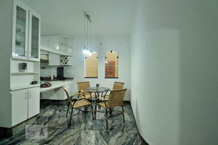 Casa à venda com 300m², 4 quartos e 4 vagasCozinha