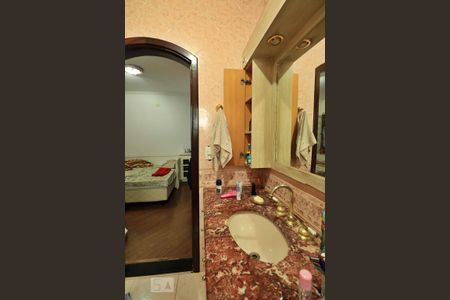 Casa à venda com 300m², 4 quartos e 4 vagasBanheiro do Quarto 1 e Quarto 2