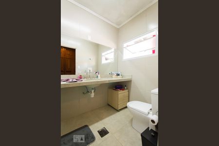 Casa à venda com 250m², 5 quartos e 8 vagasBanheiro da Suíte