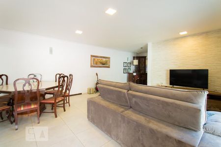 Sala de casa à venda com 5 quartos, 250m² em Vila Brasílio Machado, São Paulo