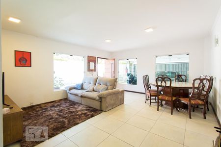 Sala de casa à venda com 5 quartos, 250m² em Vila Brasílio Machado, São Paulo