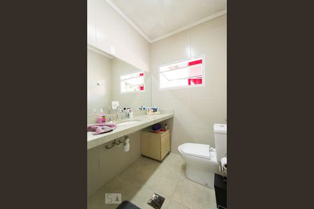 Casa à venda com 250m², 5 quartos e 8 vagasBanheiro da Suíte