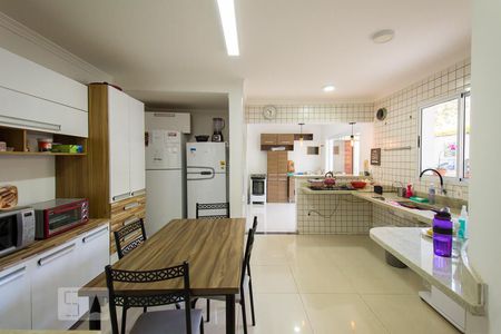 Casa à venda com 250m², 5 quartos e 8 vagasCozinha