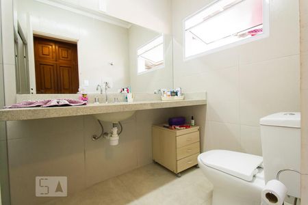Casa à venda com 250m², 5 quartos e 8 vagasBanheiro da Suíte