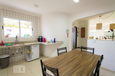 Casa à venda com 250m², 5 quartos e 8 vagasCozinha
