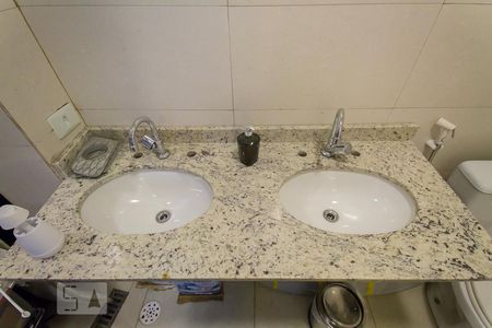 Casa à venda com 250m², 5 quartos e 8 vagasBanheiro Edícula 