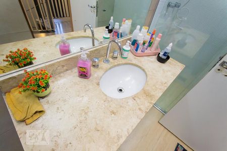 Casa à venda com 250m², 5 quartos e 8 vagasBanheiro 