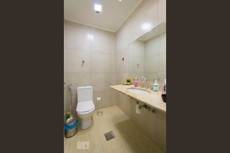 Casa à venda com 250m², 5 quartos e 8 vagasBanheiro 