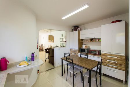 Casa à venda com 250m², 5 quartos e 8 vagasCozinha