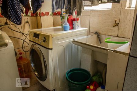 Casa à venda com 375m², 11 quartos e 5 vagas Casa à venda com 375m², 11 quartos e 5 vagasÁrea e Serviço - Casa 4