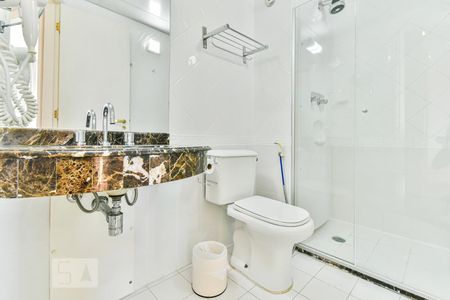 Banheiro de apartamento para alugar com 1 quarto, 35m² em Pinheiros, São Paulo